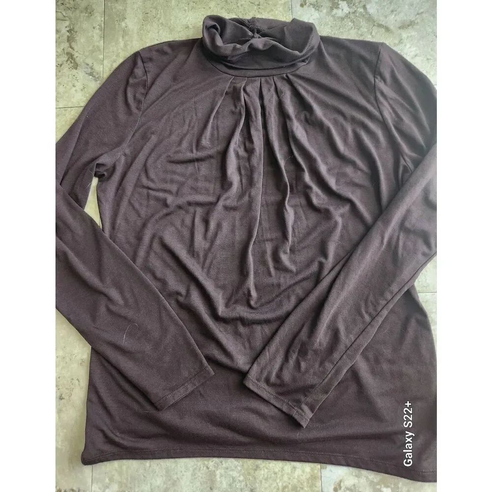 T85 Sag Harbor brown mock turtleneck, long sleeved Women's Size Medium